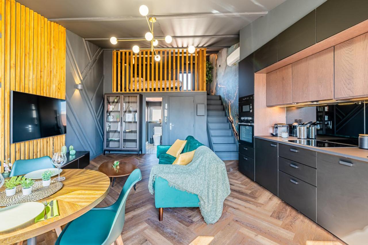 Loft En Ville - Duplex Terrasse Coeur Historique Avec Vue Degagee & Parking Souterrain Offert La Ciotat Exterior foto